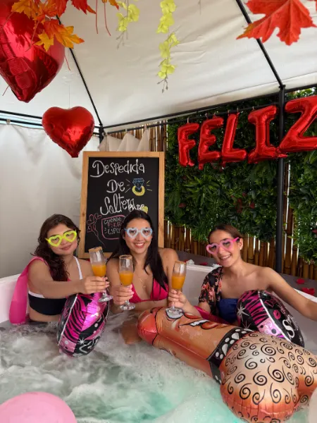 Despedida de soltera en el jacuzzi en Ixora Spa Bucaramanga
