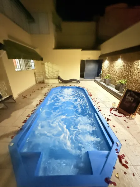Piscina de hidromasaje en Ixora Spa Bucaramanga